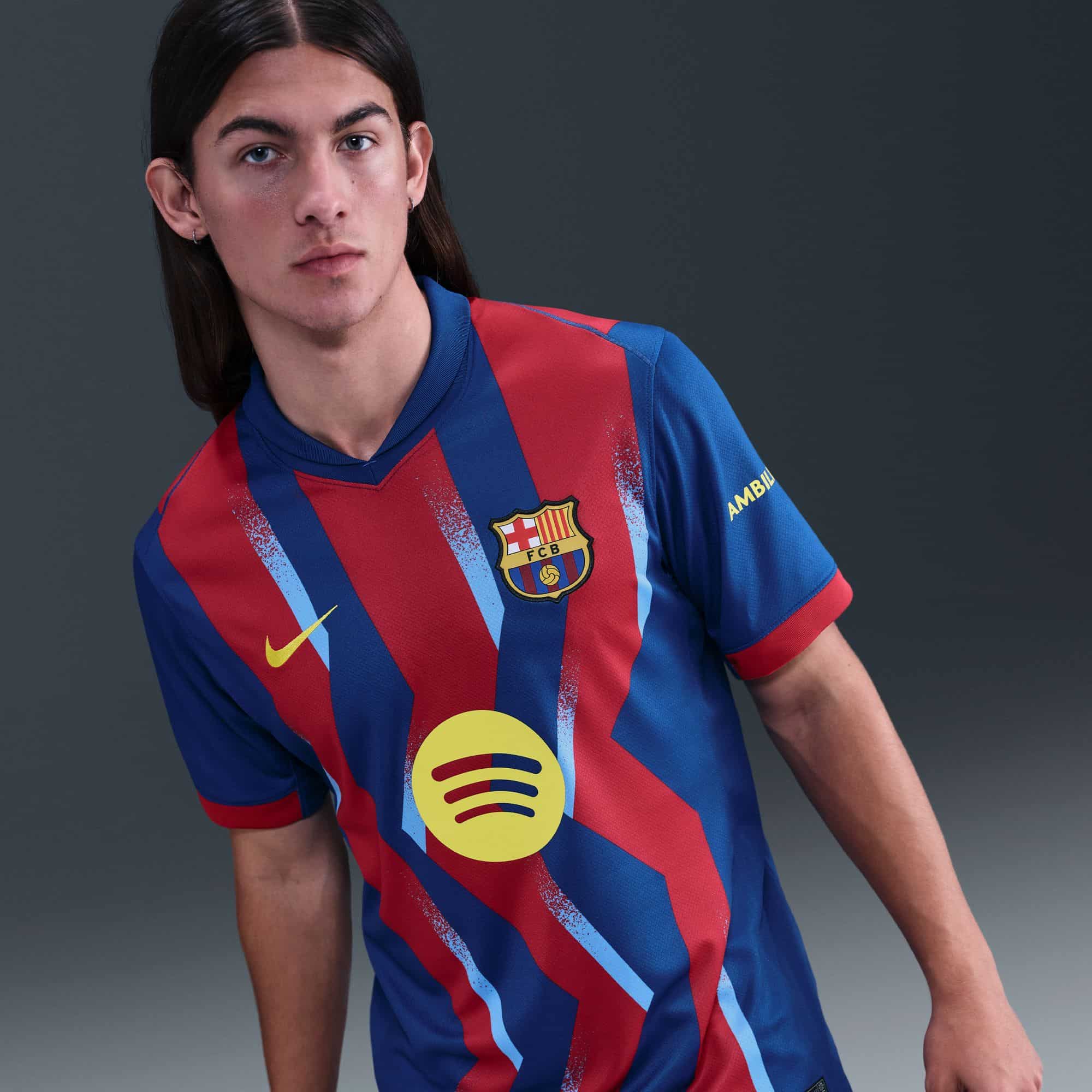 Chemises De FC Barcelona Dans La Boutique De FC Barcelona, Espagne Chemises De FC Barcelona Dans La Boutique De FC Barcelona, Espagne