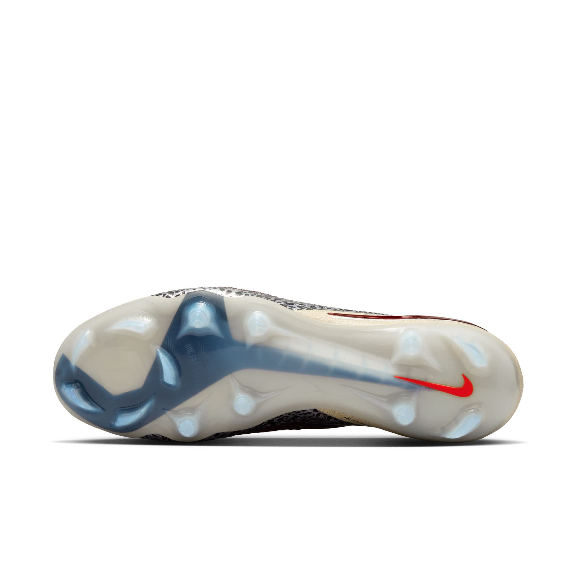 Nike United Phantom 6 Low Elite FG stud pattern detail