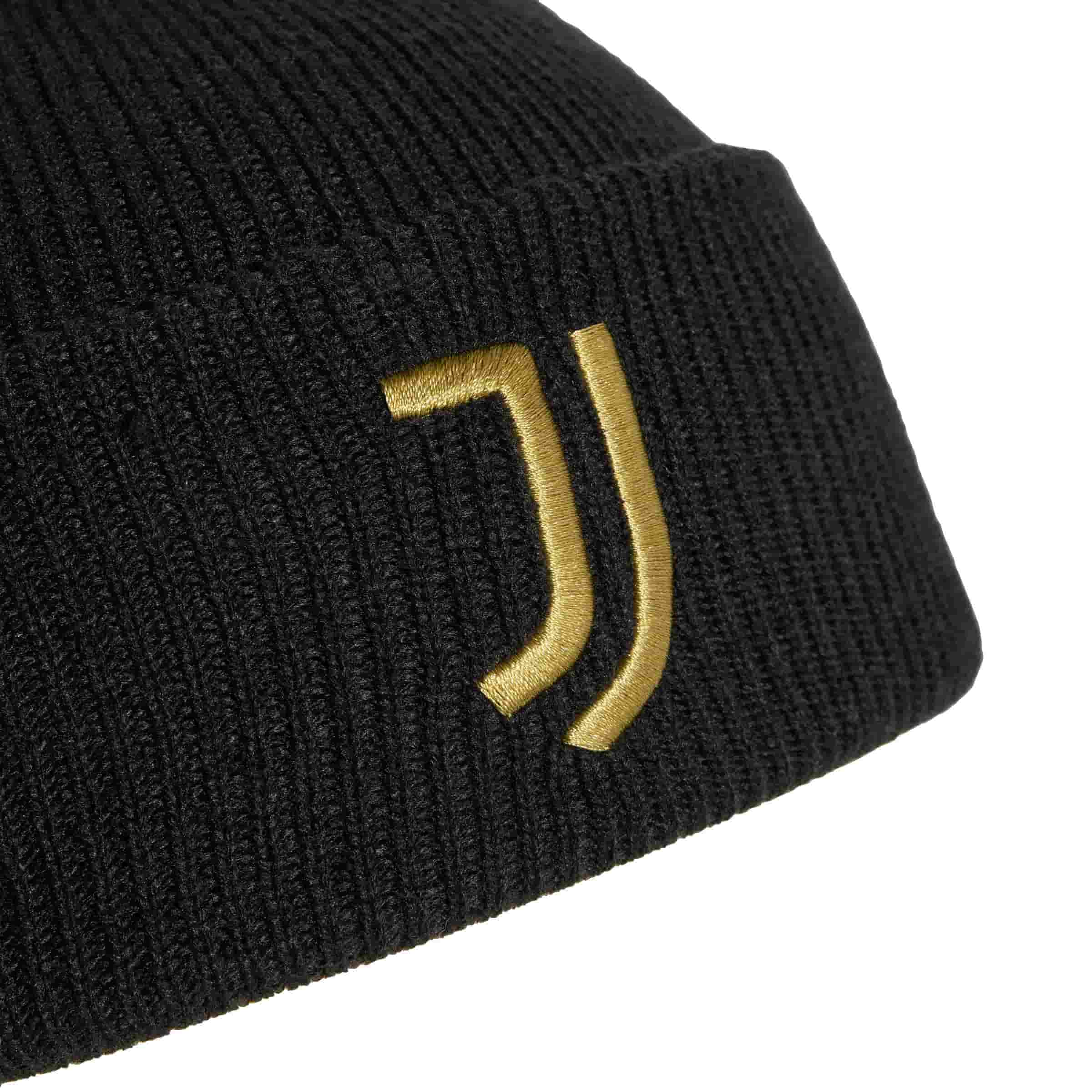 Juventus Woolie Hat crest close-up