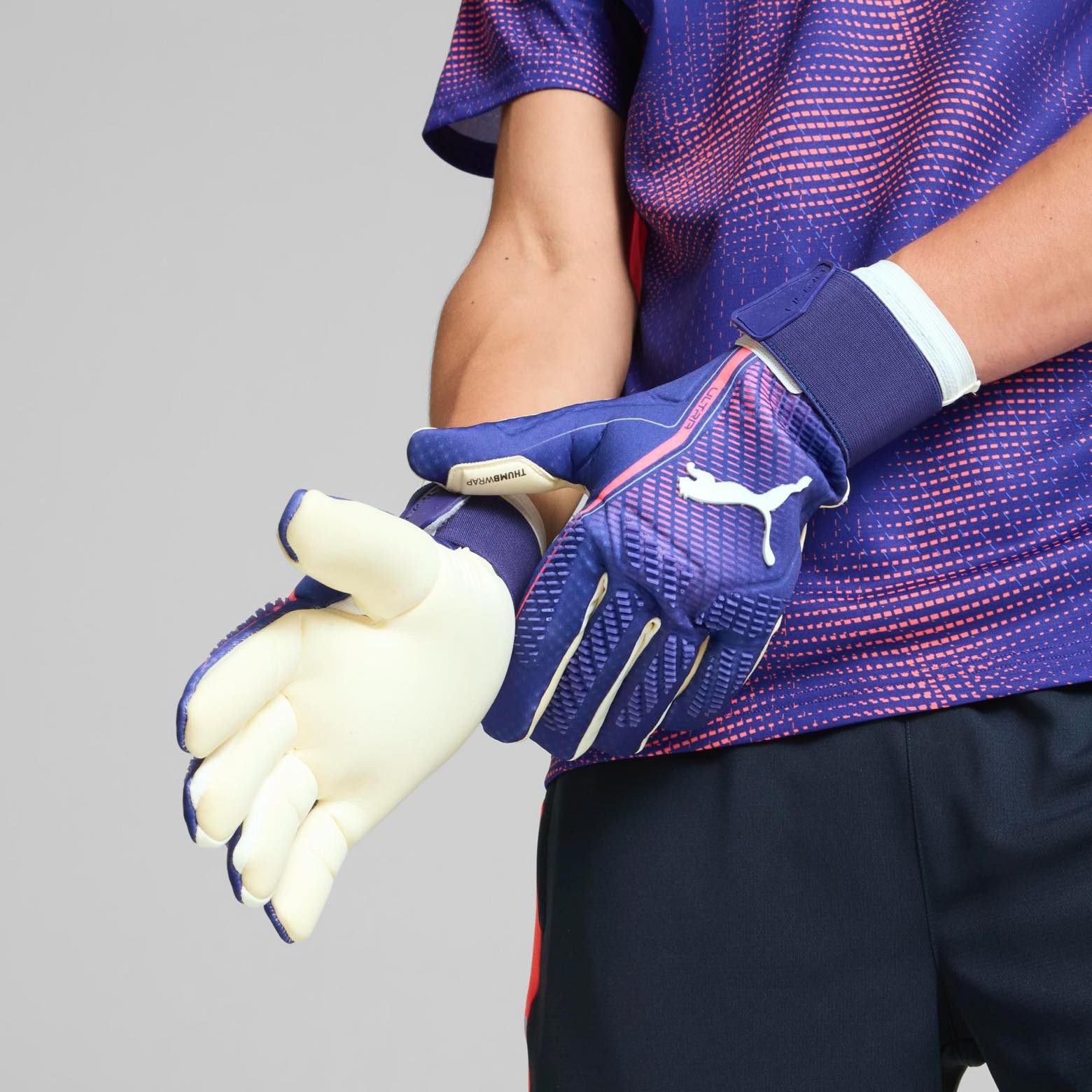 PUMA ULTRA ULTIMATE Hybrid Goalkeeper Gloves
