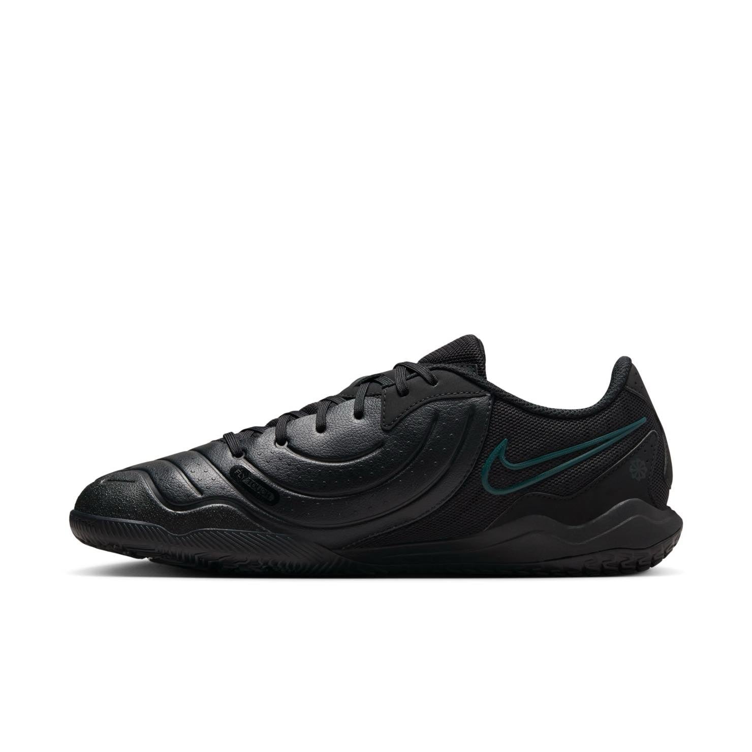 Indoor soccer shoes black and white best sale