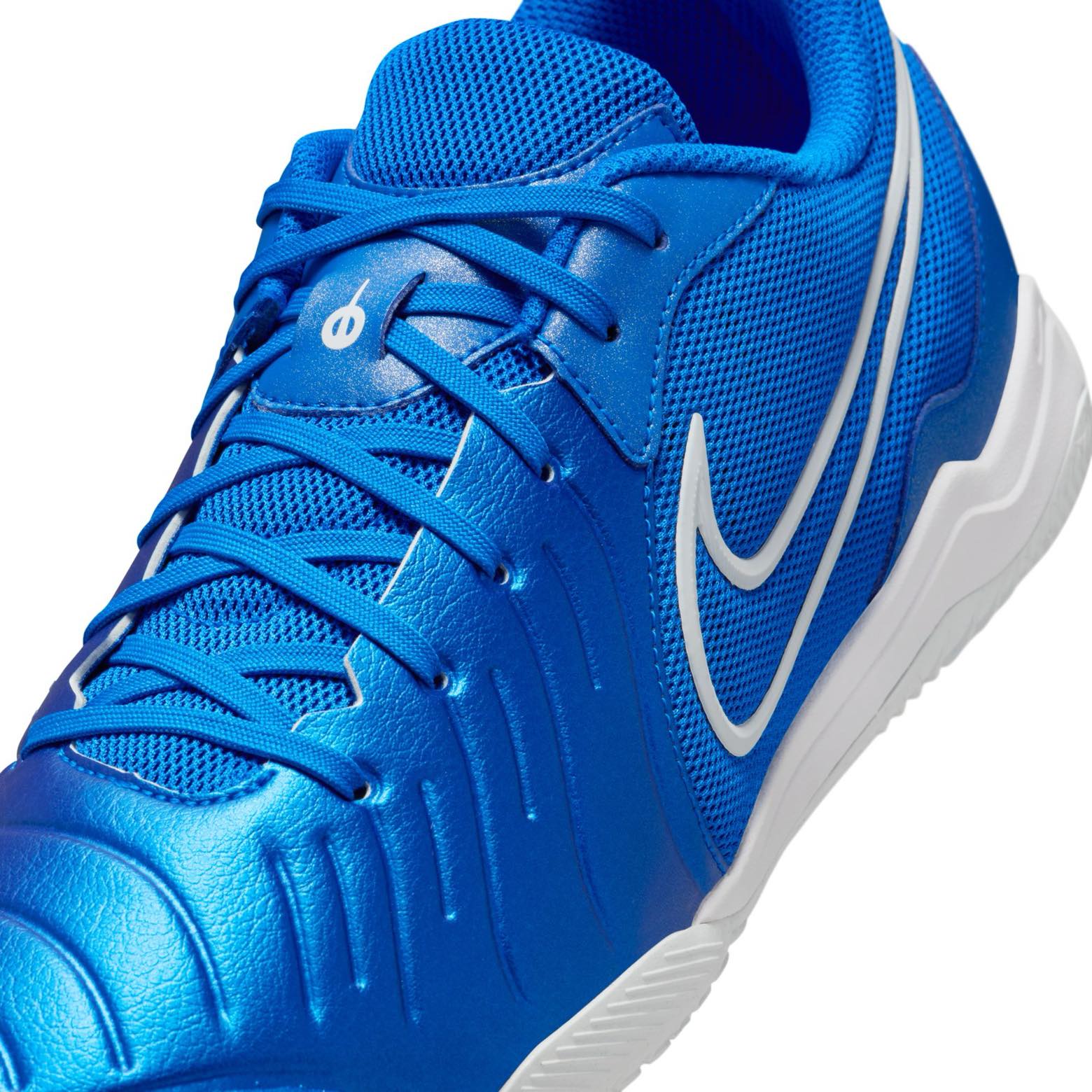 Nike Tiempo Legend 10 Academy IC indoor court low-top soccer shoes.