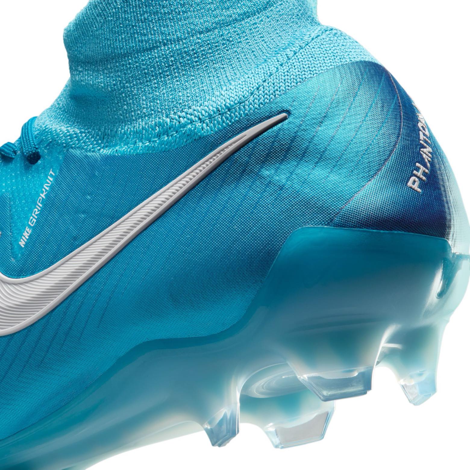 Nike Phantom Luna 2 Elite FG for precision and performance on firm-ground pitches