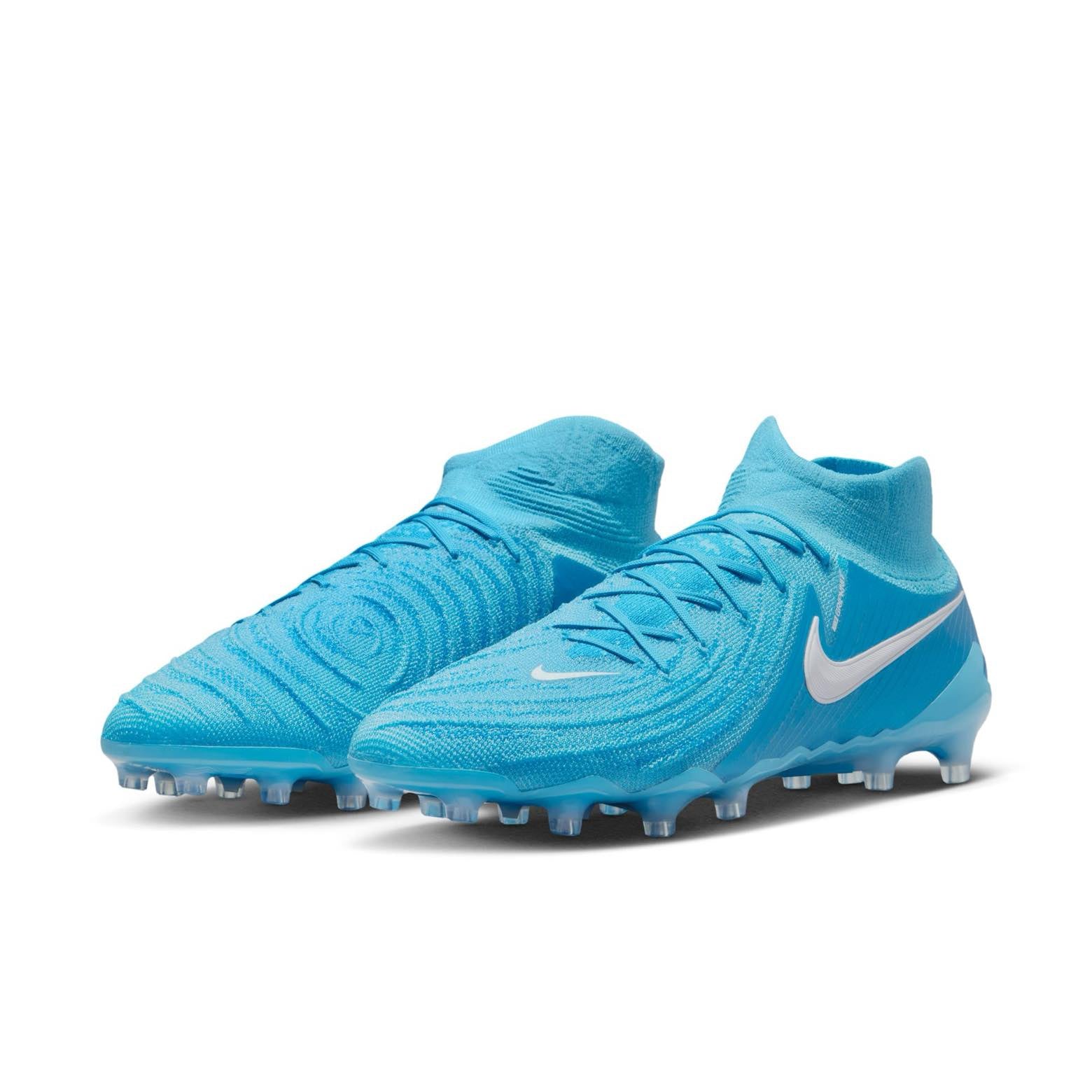 Nike Phantom Luna 2 Elite AG for elite performance on artificial grass