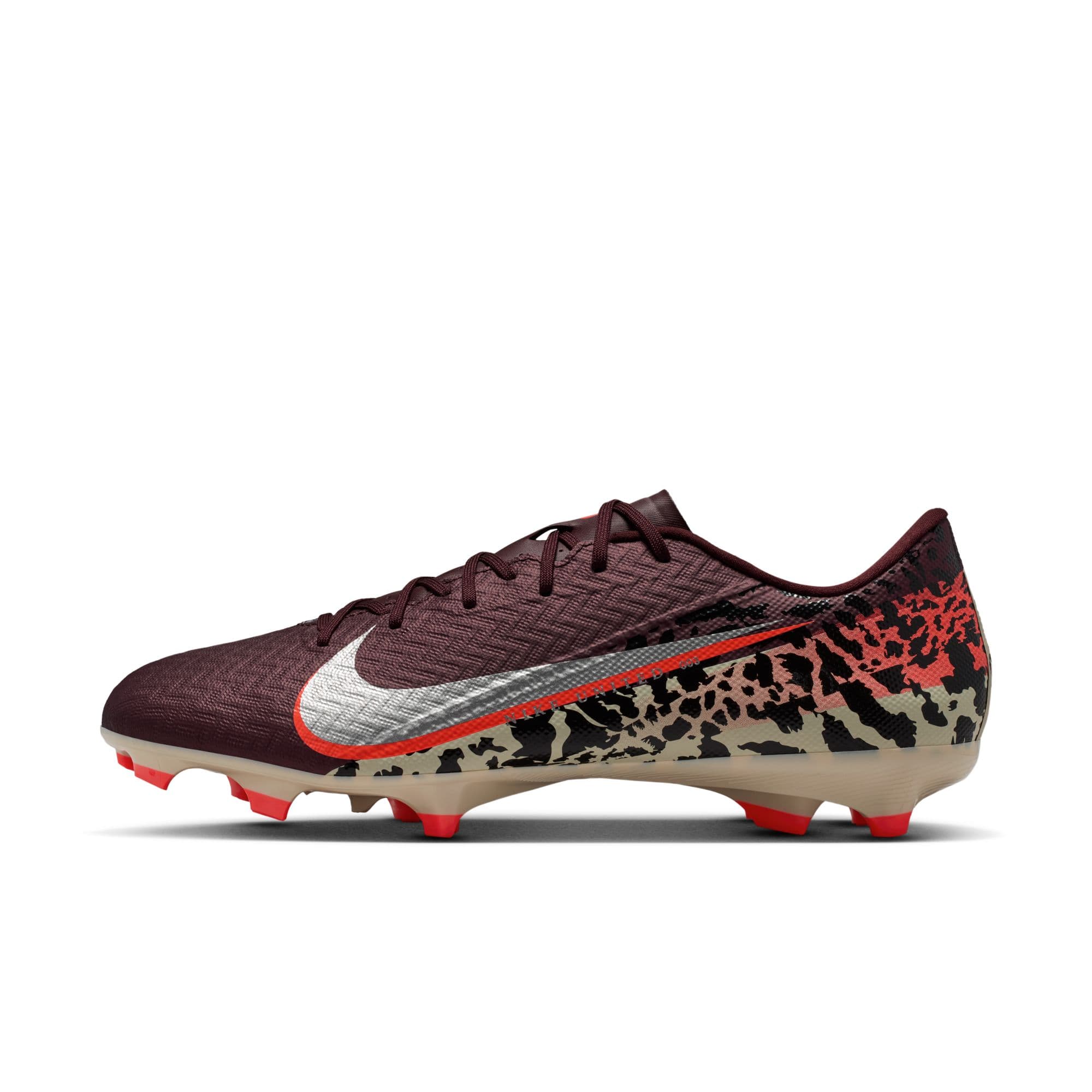 Nike United Mercurial Vapor 16 Academy MG soccer cleat side view