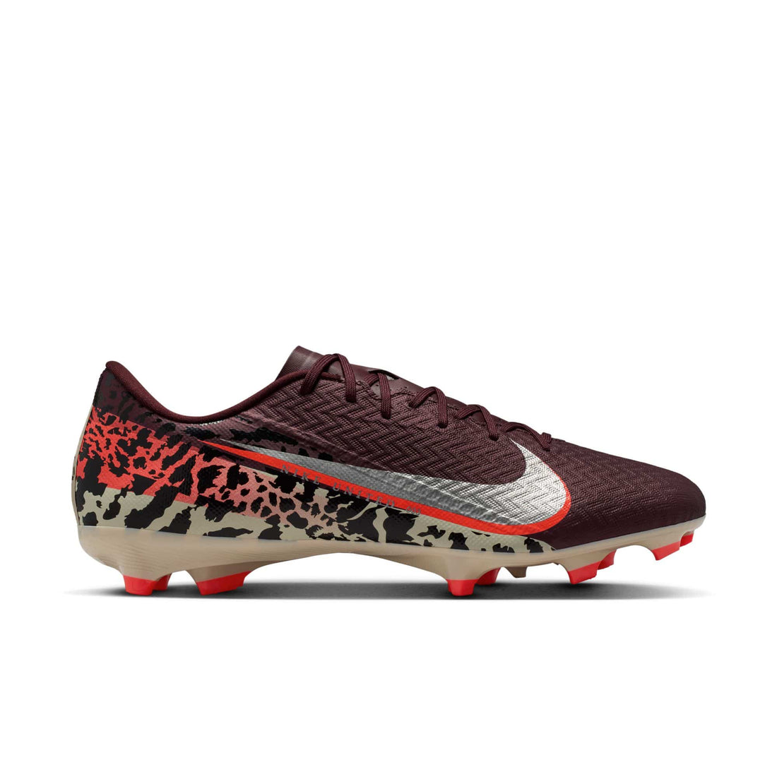 Nike United Mercurial Vapor 16 Academy MG soccer cleat side view