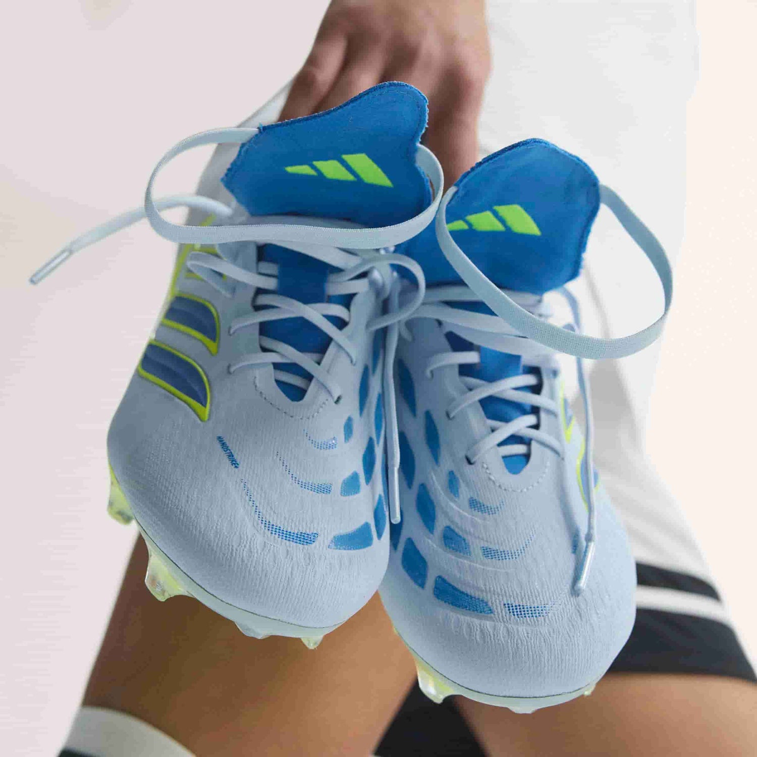 adidas Predator Elite Fold-Over Tongue FG strike zone detail white blue yellow